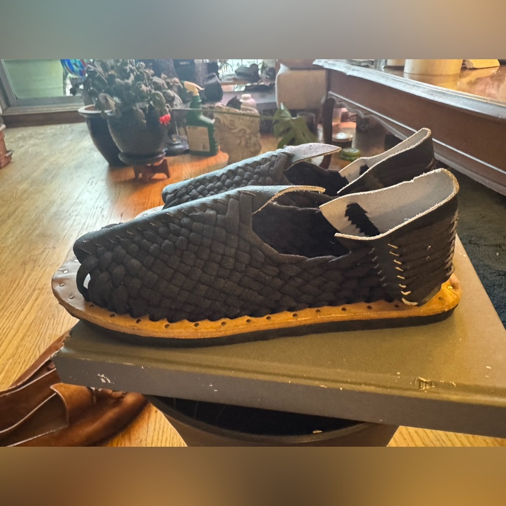 BLACK HUARACHES - Picture 5 of 7